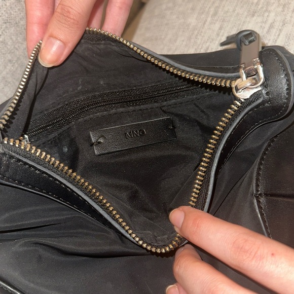 Black Mango Handbag - Picture 2 of 2